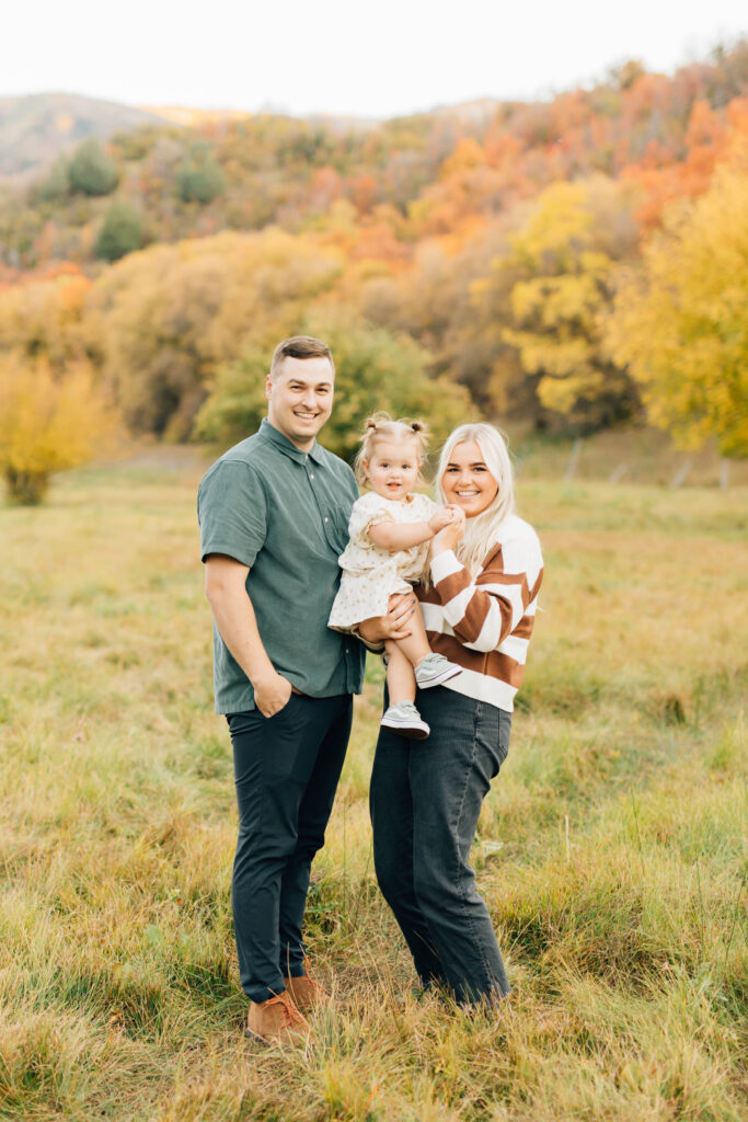 Look at this fall family photoshoot at Big Springs Park in Provo Canyon. I'm sharing a few tips for how to keep toddlers happy during photoshoots. Utah Family Photographer